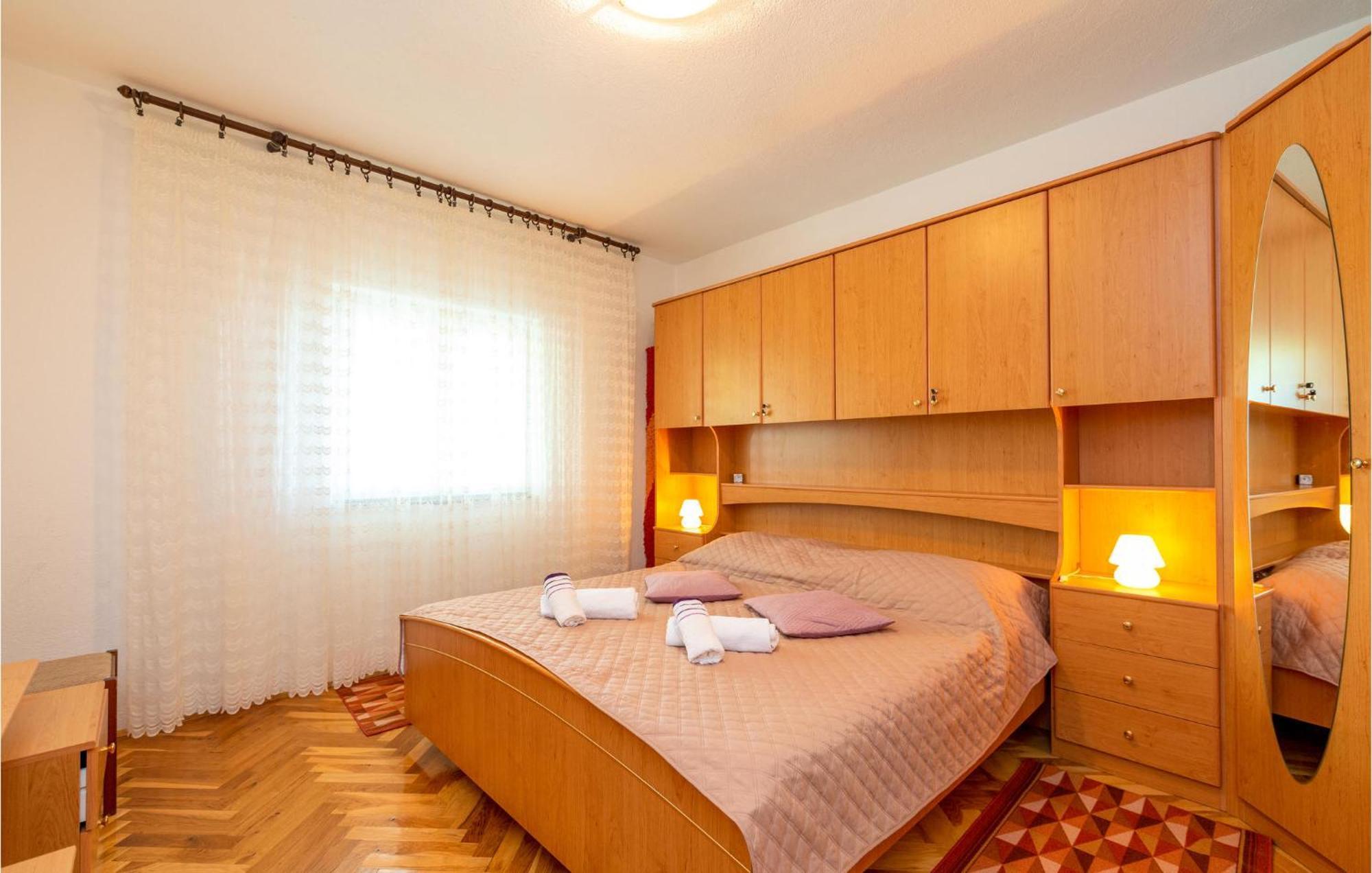 Three-Bedroom Apartment in Rovanjska Buitenkant foto