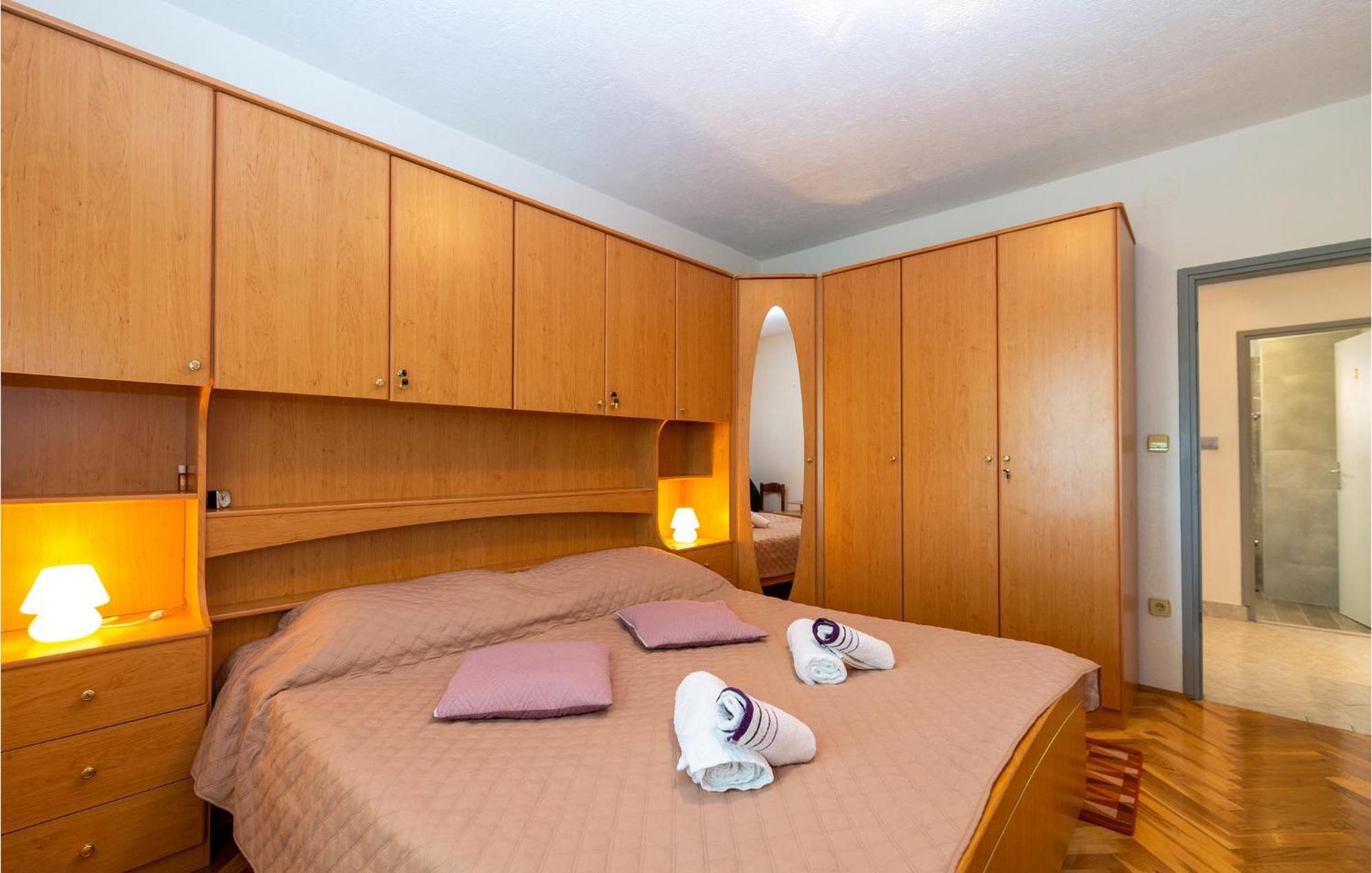 Three-Bedroom Apartment in Rovanjska Buitenkant foto