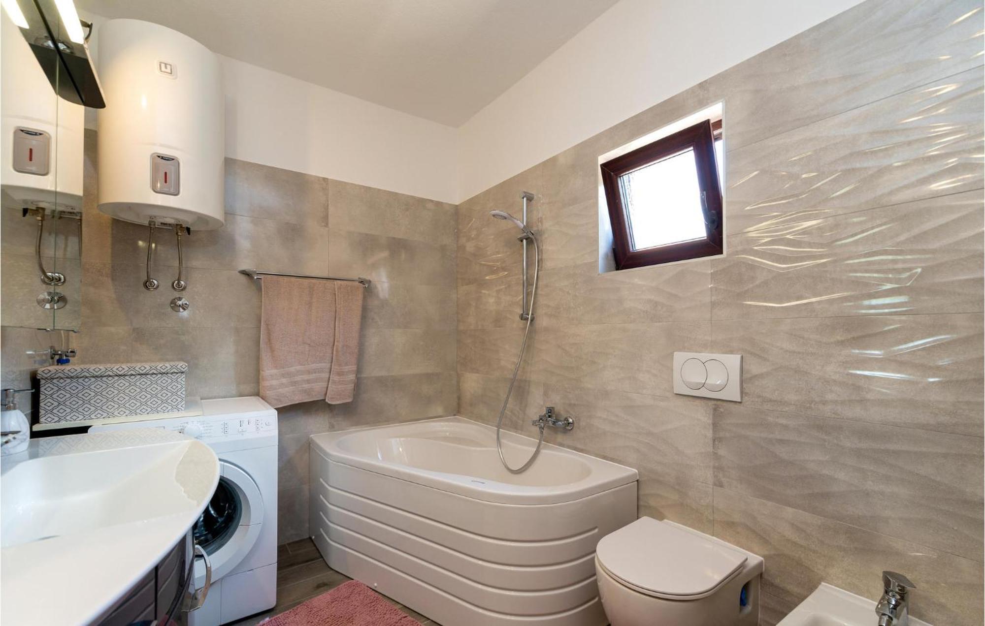Three-Bedroom Apartment in Rovanjska Buitenkant foto