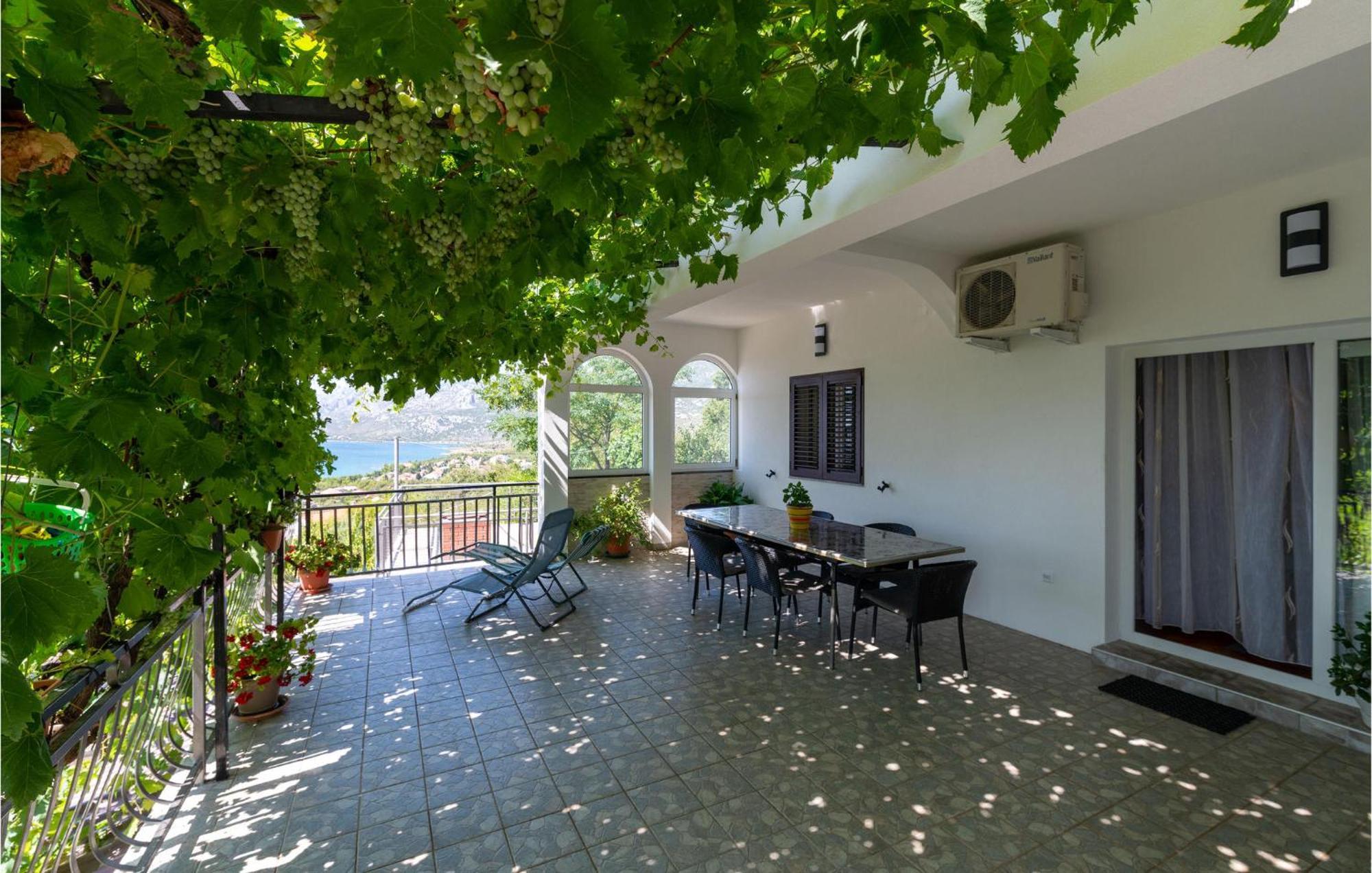 Three-Bedroom Apartment in Rovanjska Buitenkant foto