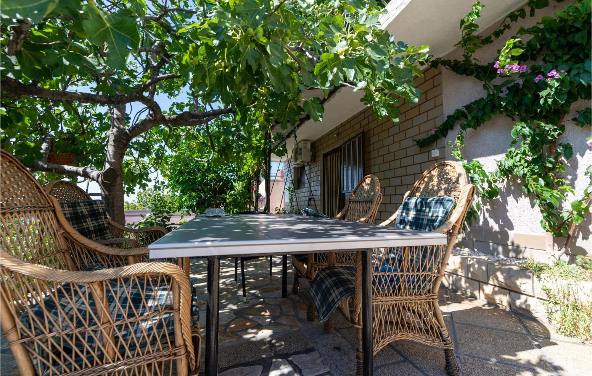 Three-Bedroom Apartment in Rovanjska Buitenkant foto